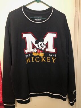 Hollister x Mickey Black Graphic Crewneck Sweater Size M